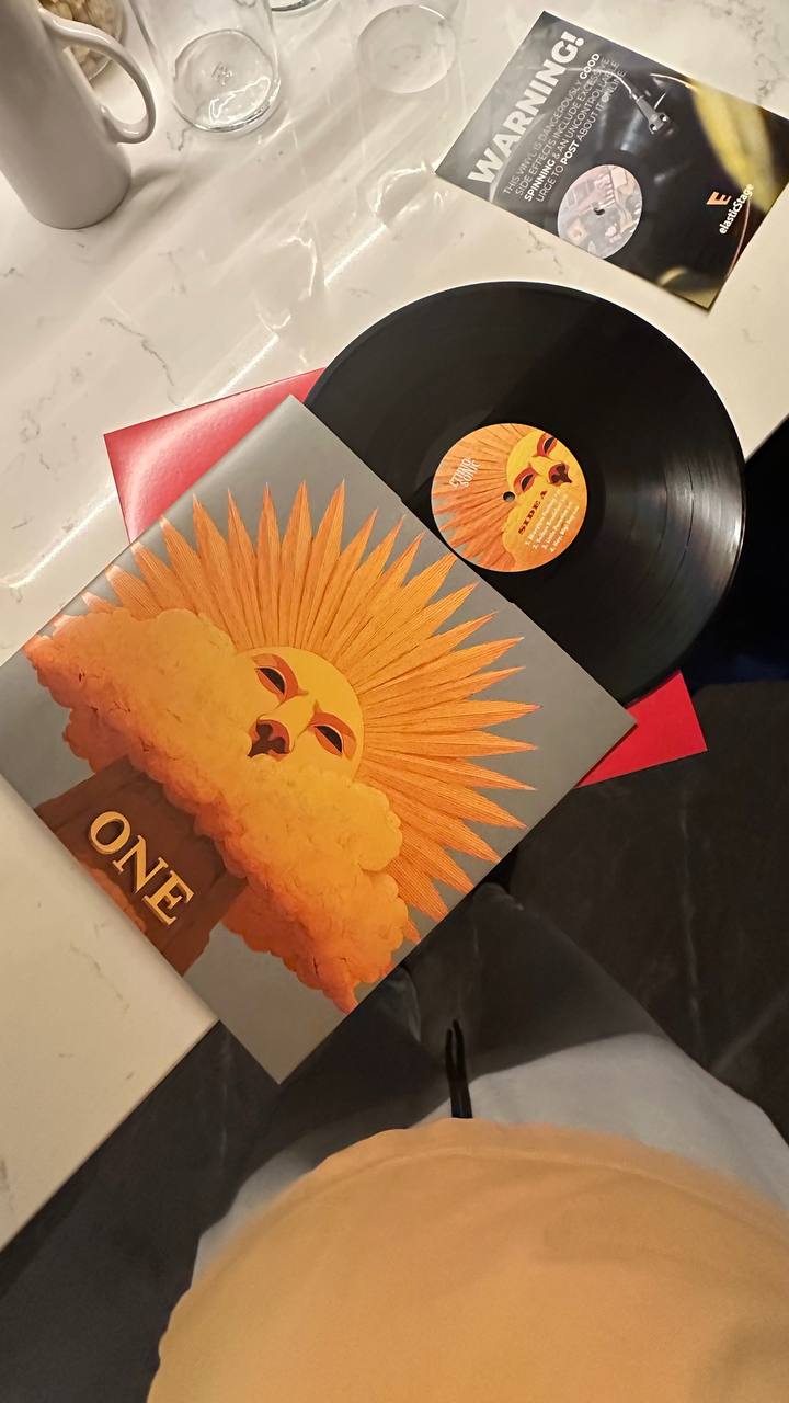 Vinyl of the debut album ONE